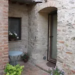 Country Tuscany - Courtyard Colle Val D'Elsa