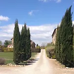 Penzion Country Tuscany - Courtyard Colle Val D'Elsa